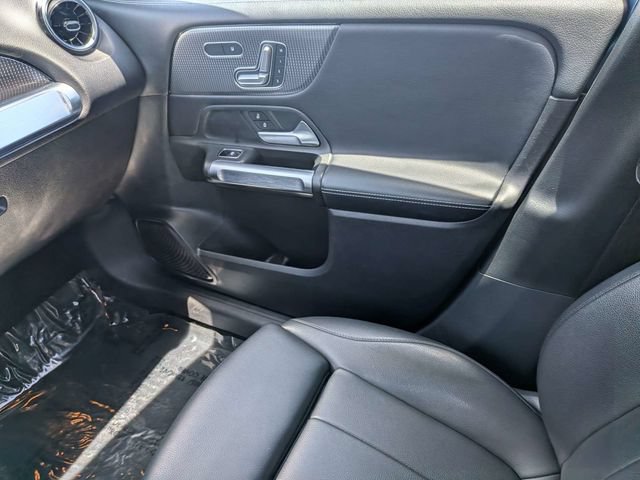 Used 2021 Mercedes-Benz GLB 250 w/ Premium Package image 16