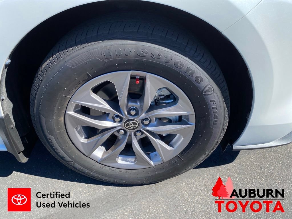 Certified 2023 Toyota Sienna XLE FWD image 9