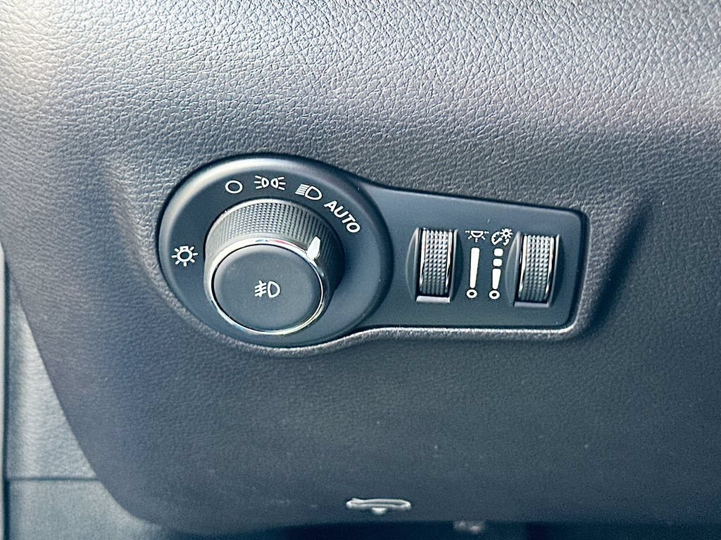 Used 2025 Jeep Compass Trailhawk AWD/4WD image 10
