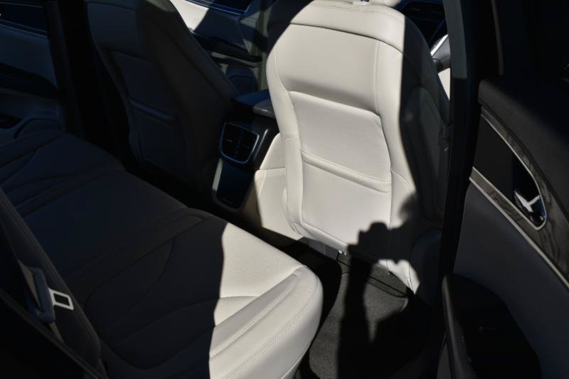 Used 2017 Lincoln MKX Reserve w/ Cargo Accessories Package FWD image 14
