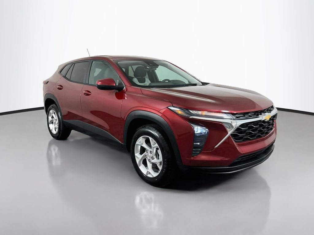 Used 2024 Chevrolet Trax LS w/ LS Convenience Package FWD image 3