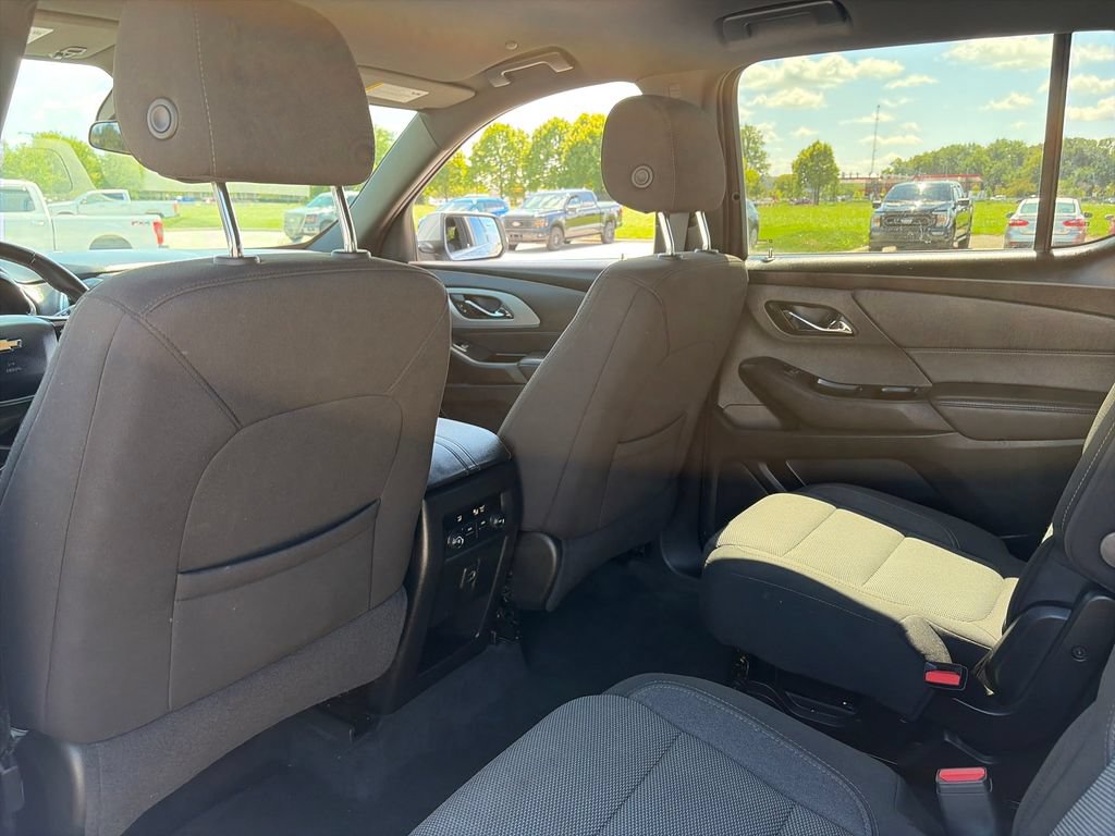 Used 2023 Chevrolet Traverse LT FWD image 26