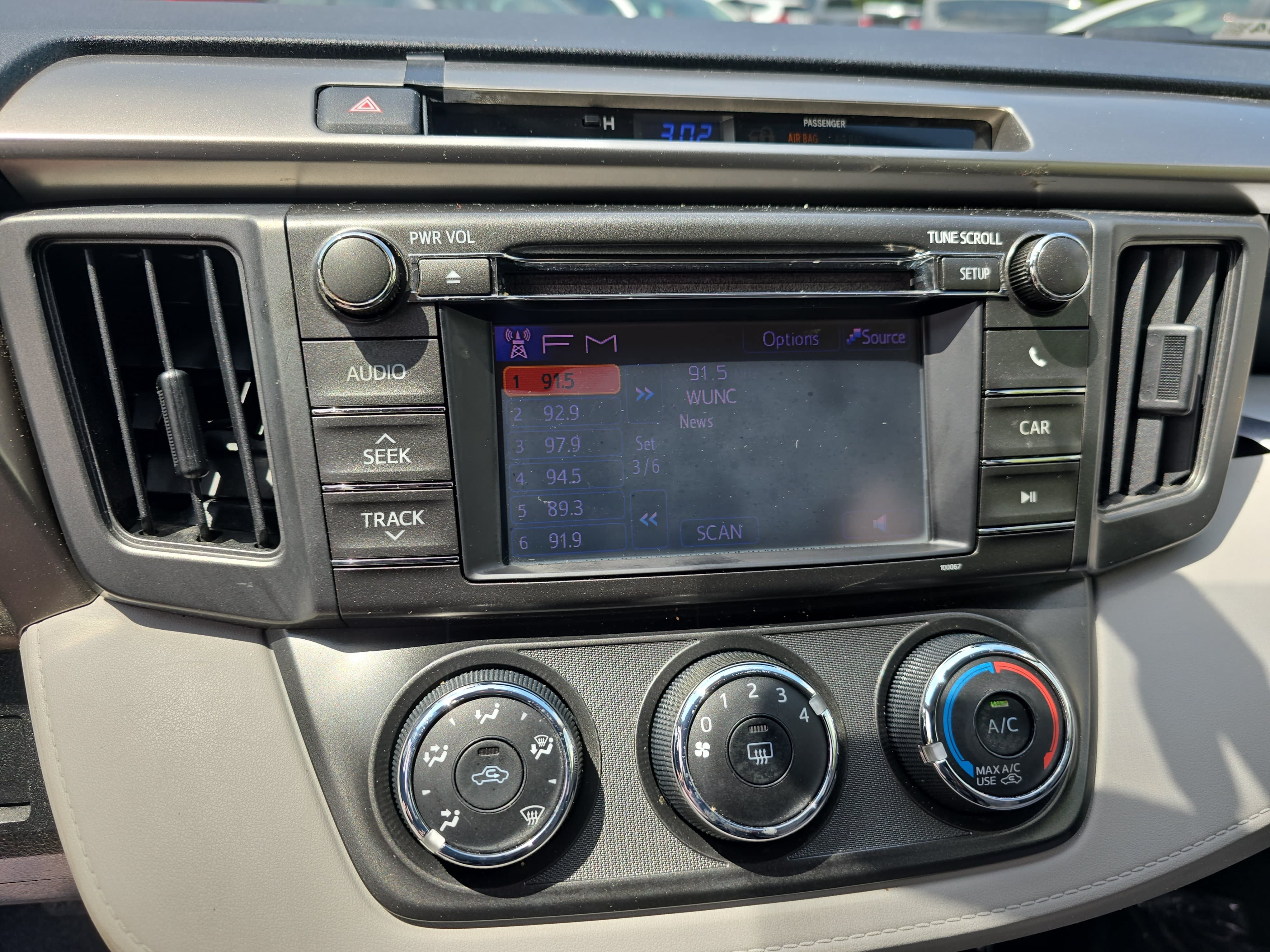 Used 2013 Toyota RAV4 LE FWD image 21