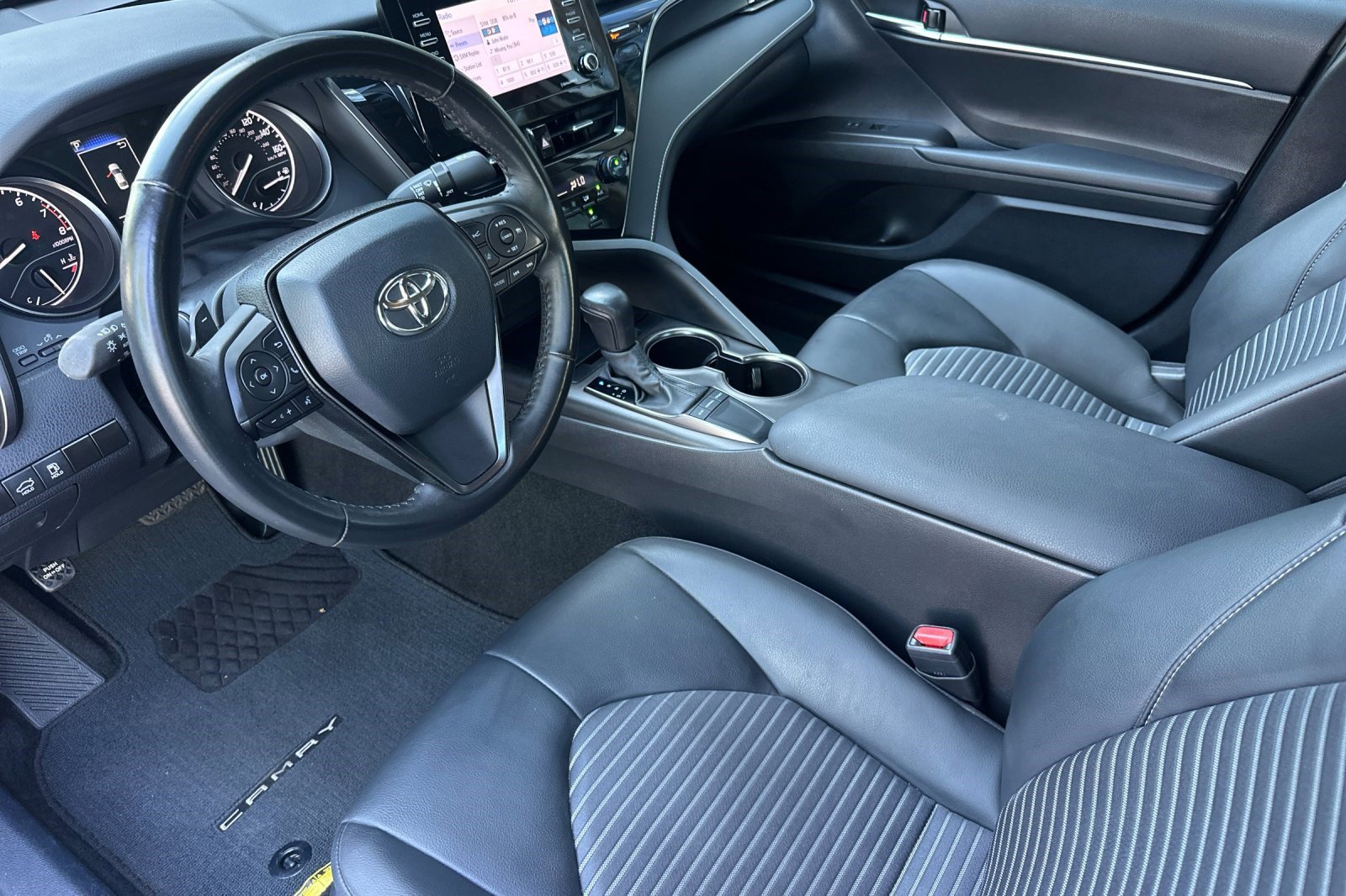 Used 2024 Toyota Camry SE FWD image 11