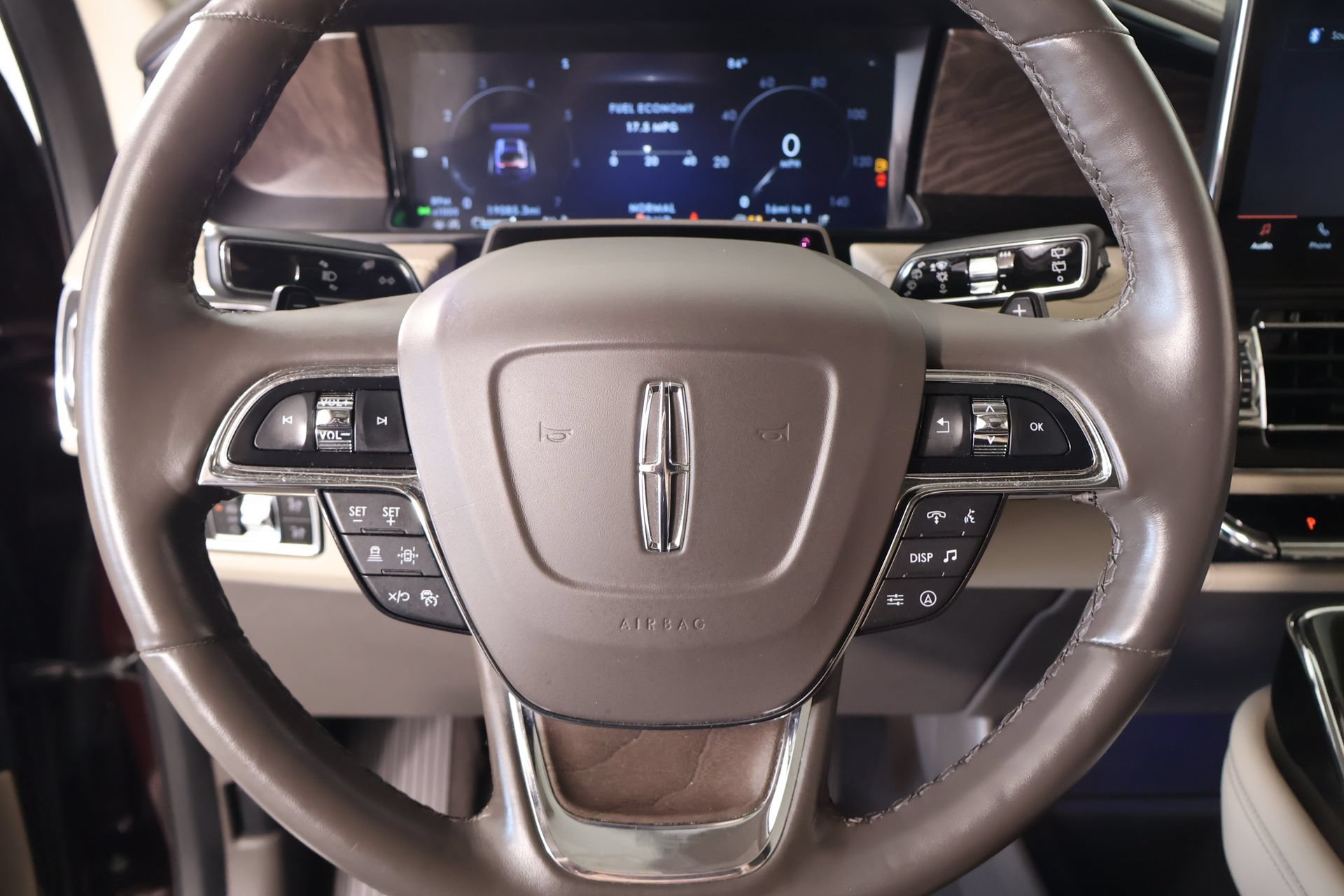 Used 2024 Lincoln Navigator Premiere AWD/4WD image 3