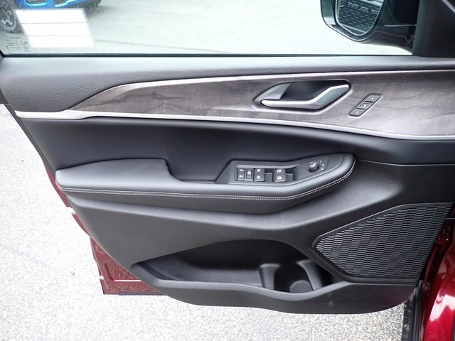 New 2025 Jeep Grand Cherokee Limited w/ Black Appearance Package image 15