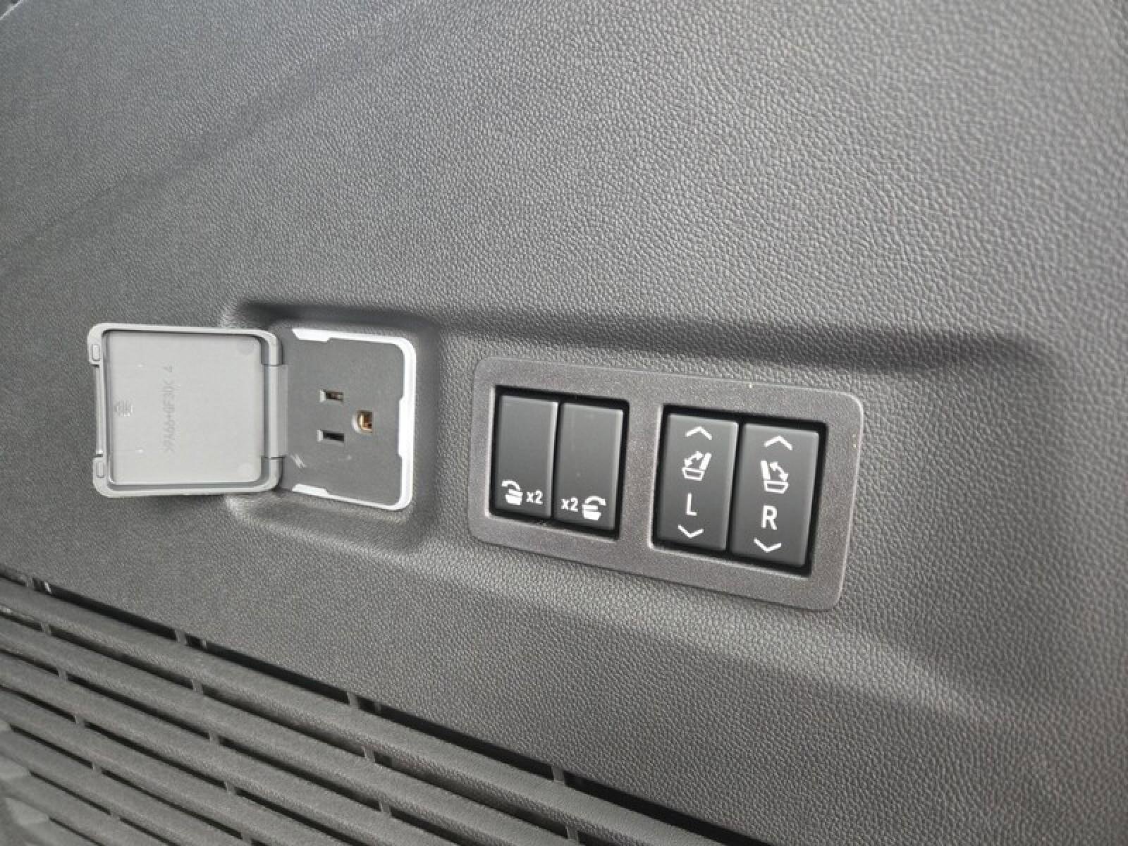 New 2026 GMC Yukon XL Elevation w/ Elevation Premium Package image 8