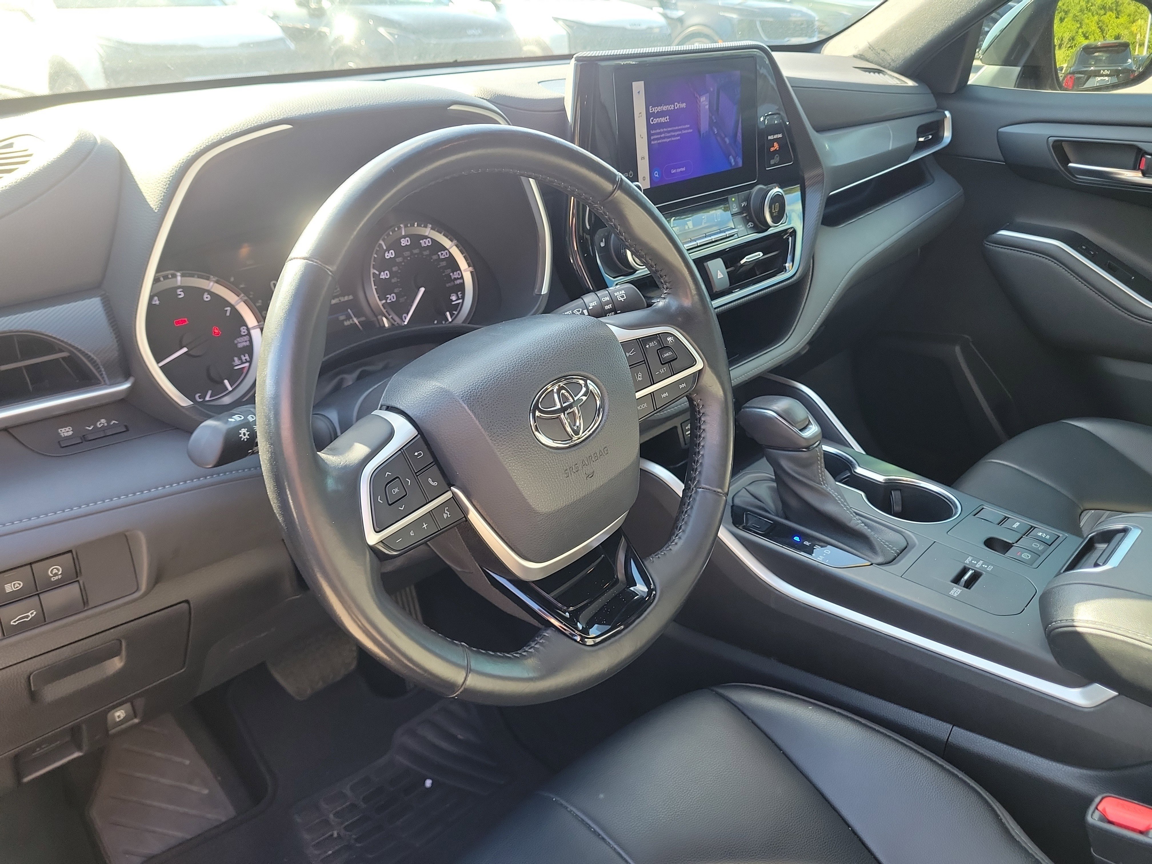 Used 2023 Toyota Highlander XSE FWD image 24