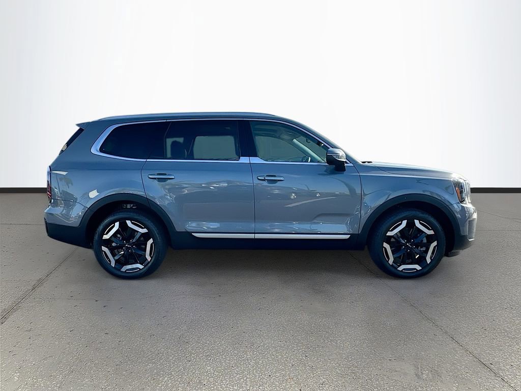 Used 2025 Kia Telluride EX w/ EX Captain's Chair Package image 8
