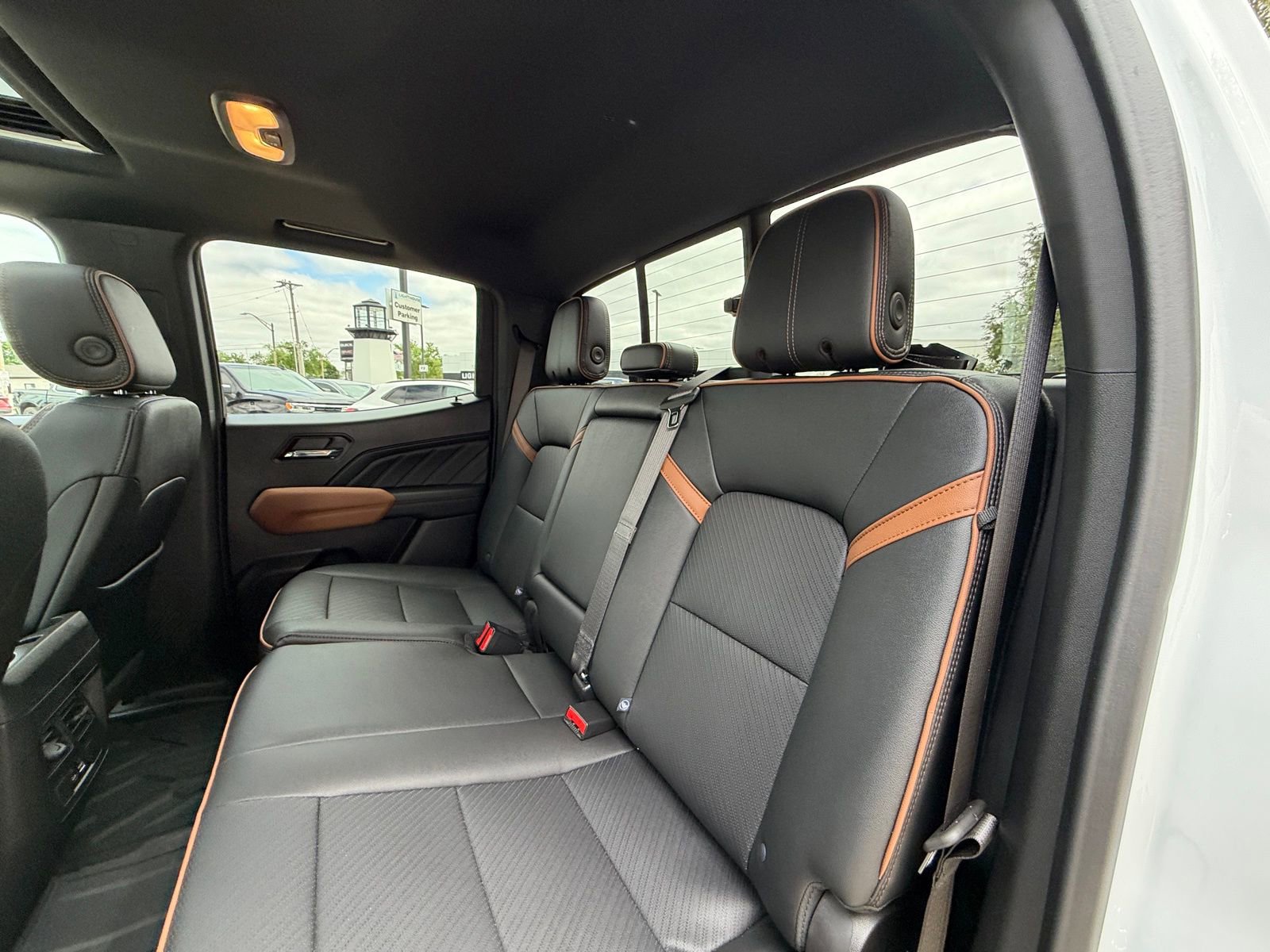 Used 2025 GMC Canyon AT4 w/ Technology Plus Package AWD/4WD image 9
