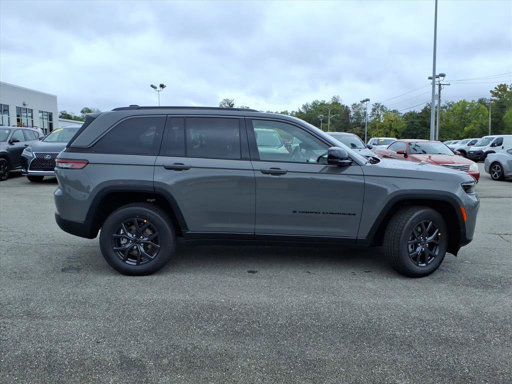 New 2027 Jeep Grand Cherokee 4WD image 3