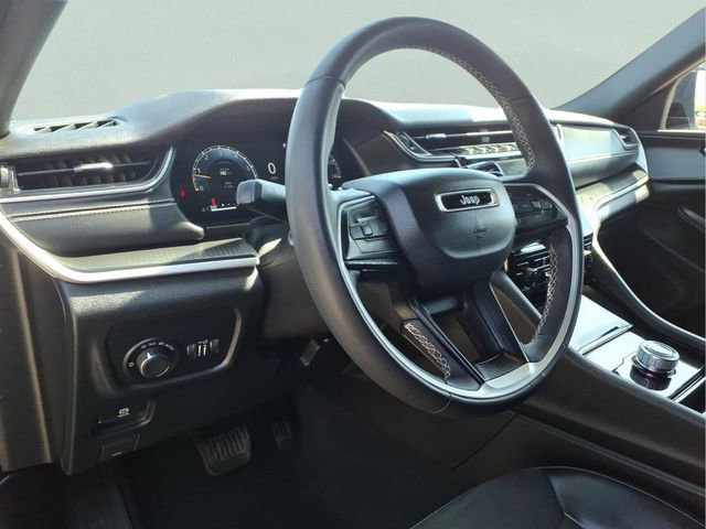Used 2023 Jeep Grand Cherokee Altitude image 13