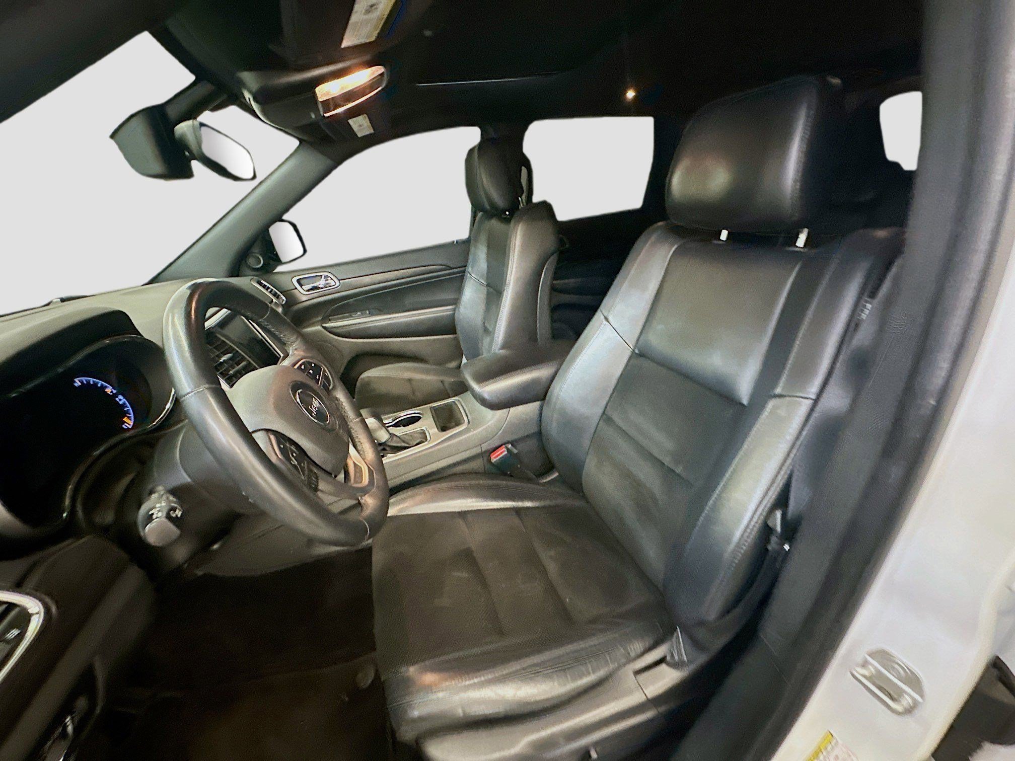 Used 2018 Jeep Grand Cherokee Altitude AWD/4WD image 5