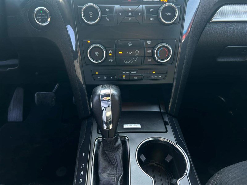 Used 2019 Ford Explorer XLT image 14