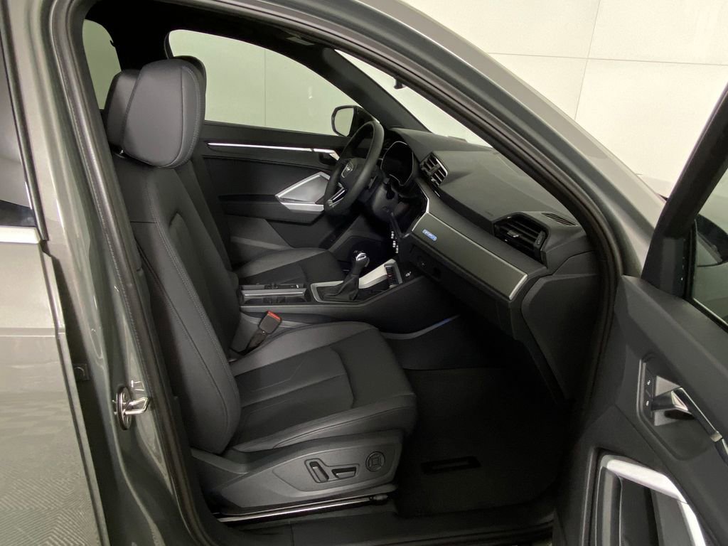 Used 2025 Audi Q3 2.0T Premium Plus w/ Premium Plus Package AWD/4WD image 22