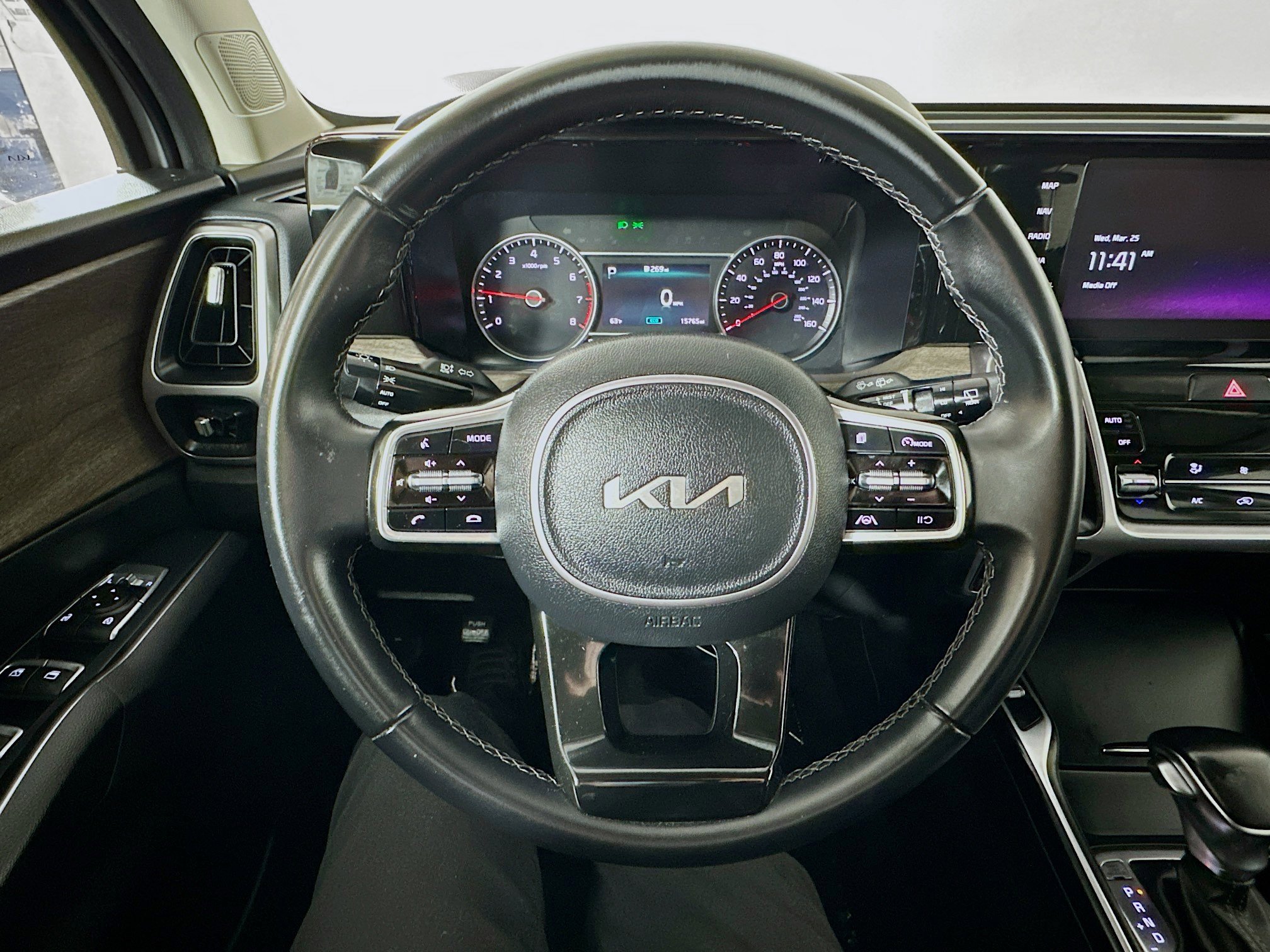 Used 2023 Kia Sorento S w/ Panoramic Sunroof Package image 11