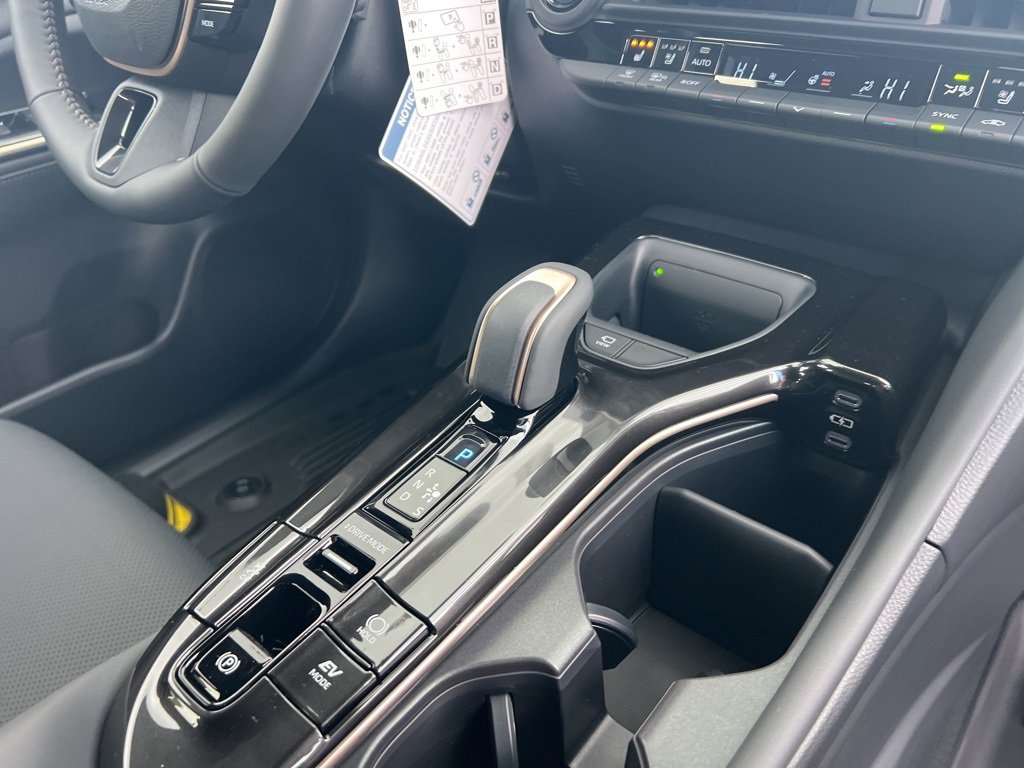 New 2025 Toyota Crown Signia image 4