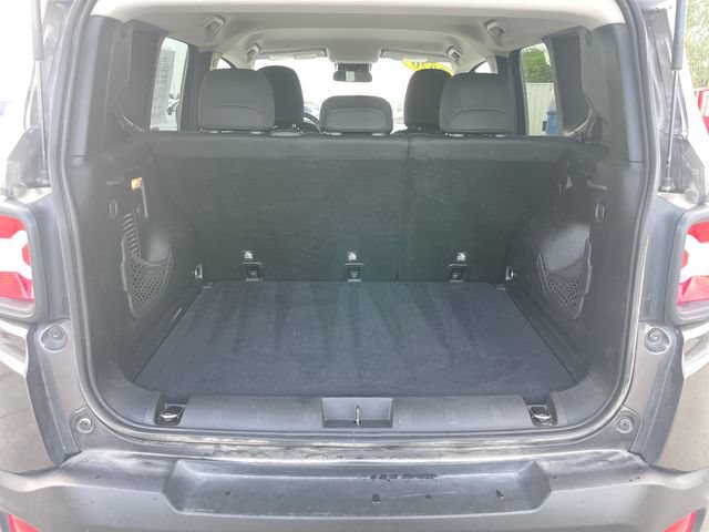 Used 2020 Jeep Renegade Latitude AWD/4WD image 32