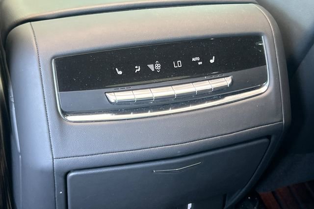 Used 2023 Cadillac Escalade Premium Luxury AWD/4WD image 15