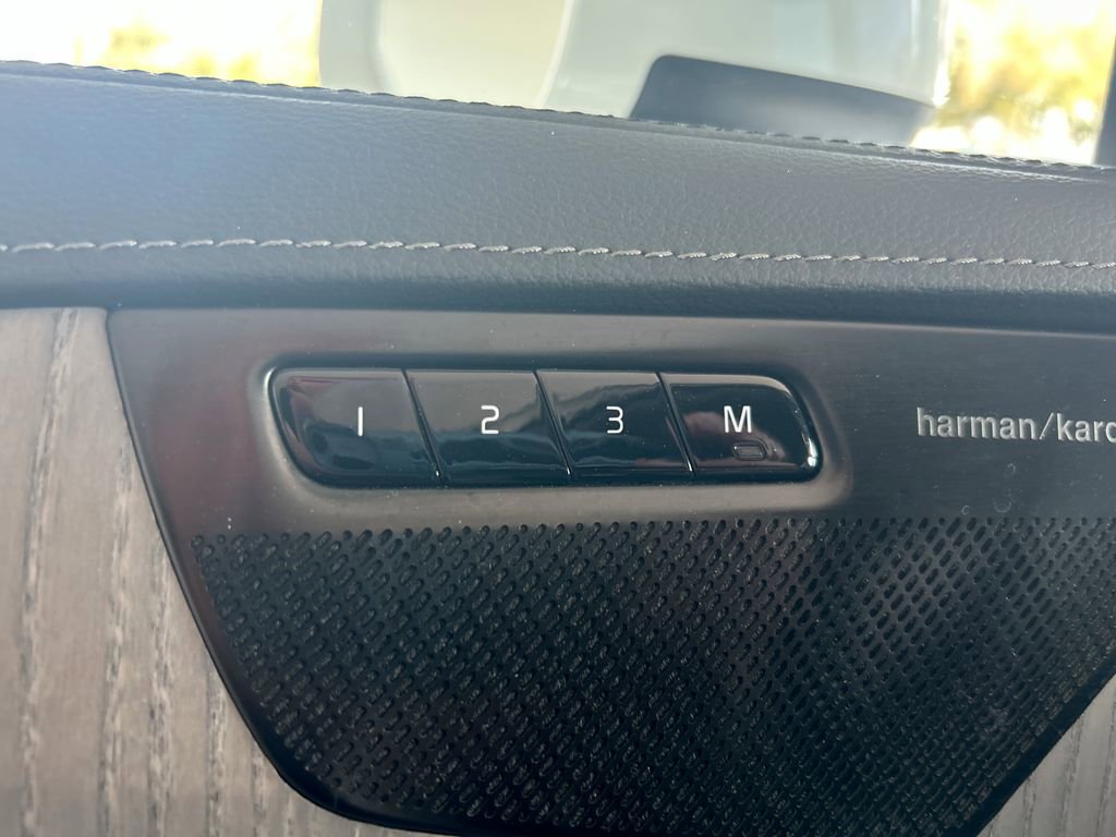 Used 2023 Volvo XC90 B6 Ultimate w/ Protection Package Premier image 13