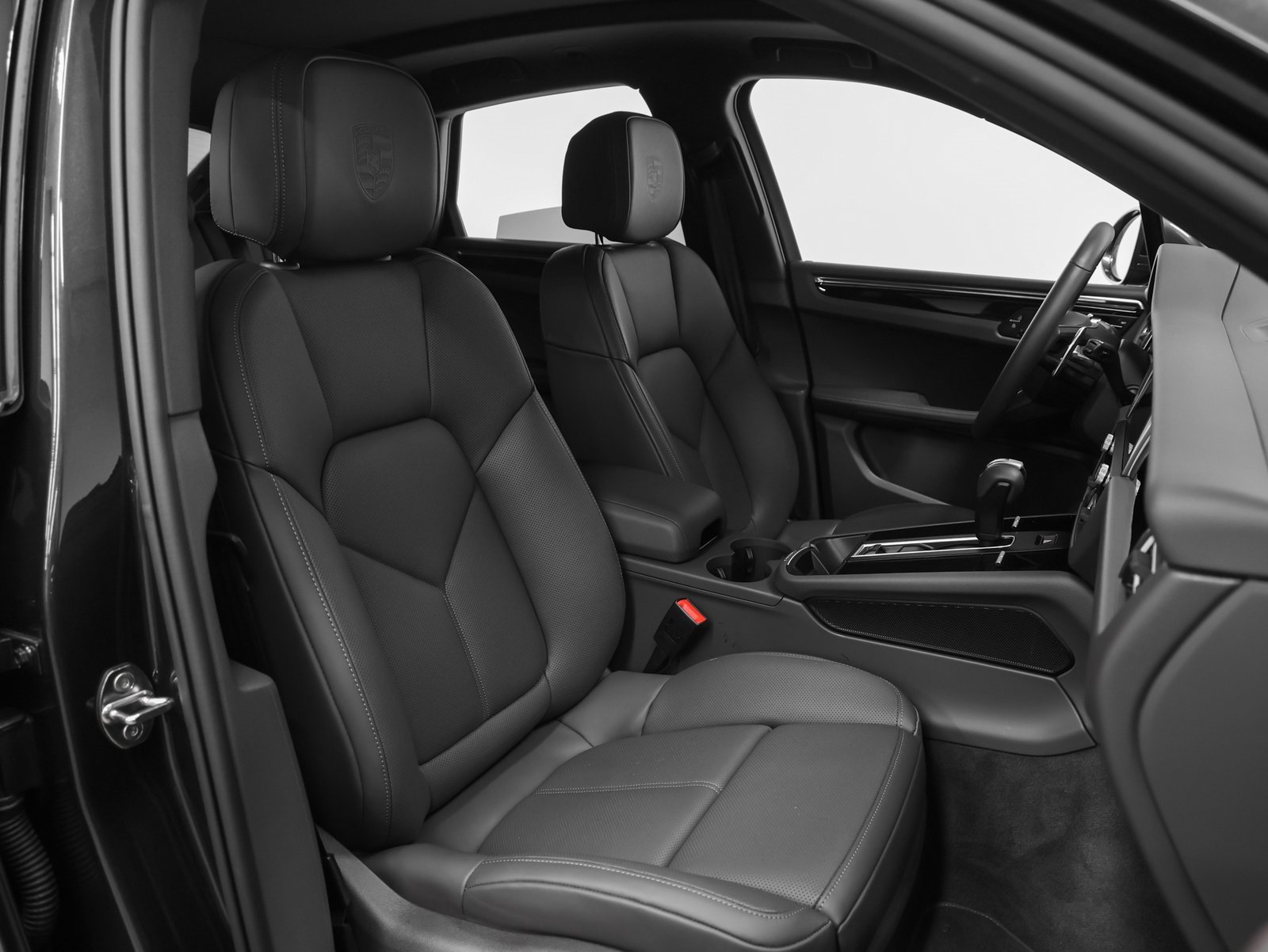 Used 2025 Porsche Macan image 21