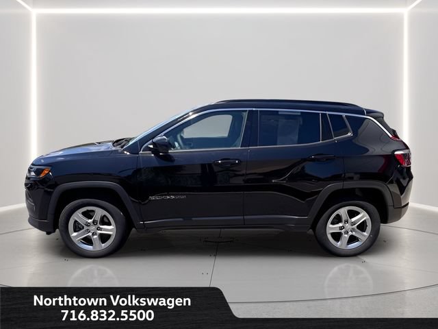 Used 2023 Jeep Compass Latitude w/ Convenience Group AWD/4WD image 2