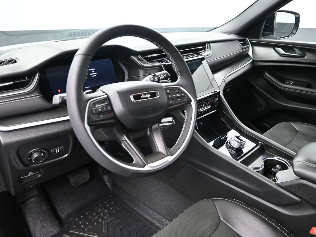 Used 2025 Jeep Grand Cherokee L Altitude image 13