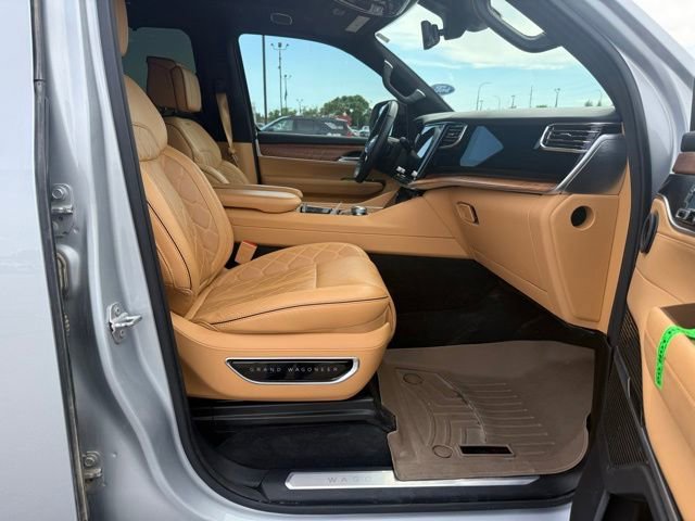 Used 2023 Jeep Grand Wagoneer L Series III w/ HD Trailer Tow Package AWD/4WD image 12