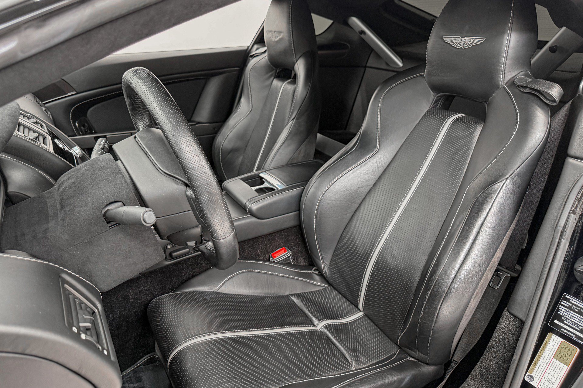 Used 2015 Aston Martin V8 Vantage GT RWD image 22