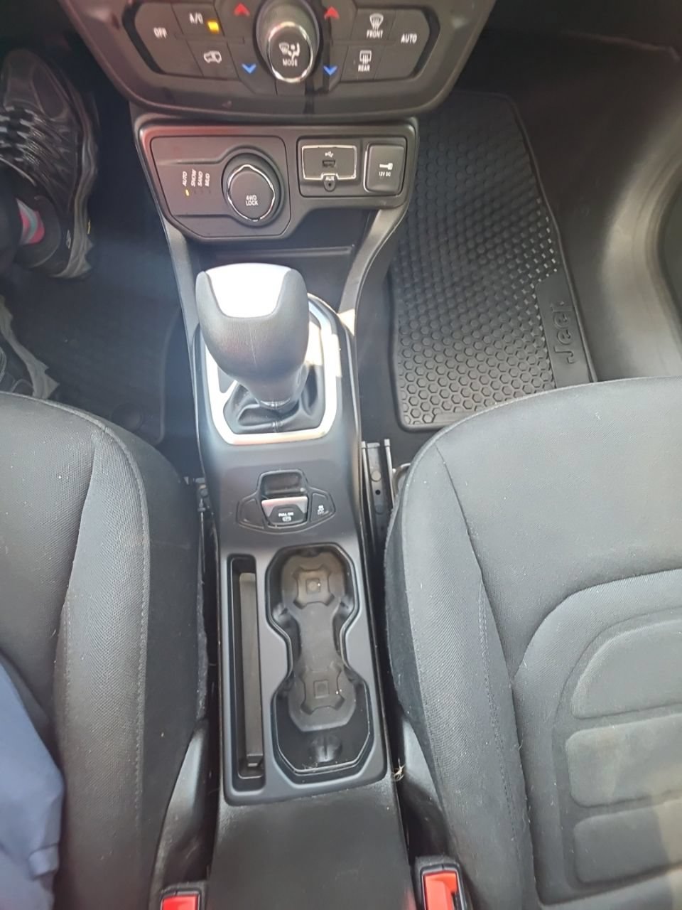 Used 2021 Jeep Renegade Latitude w/ Sun & Sound Group AWD/4WD image 28