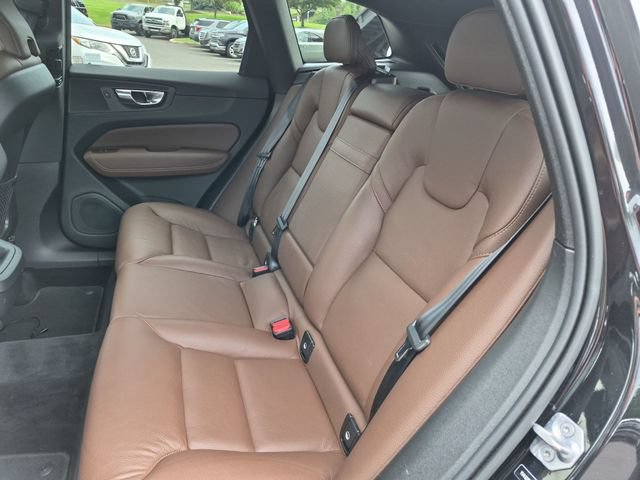 Used 2021 Volvo XC60 T5 Momentum w/ Premium Package AWD/4WD image 28