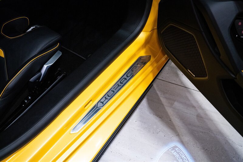 Used 2021 Lamborghini Huracan EVO RWD image 16