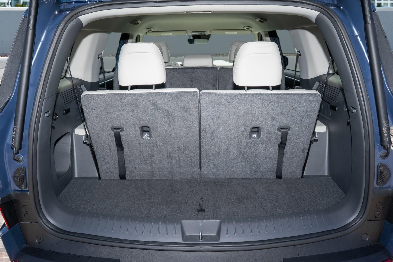 Used 2025 Hyundai Santa Fe SEL FWD image 9