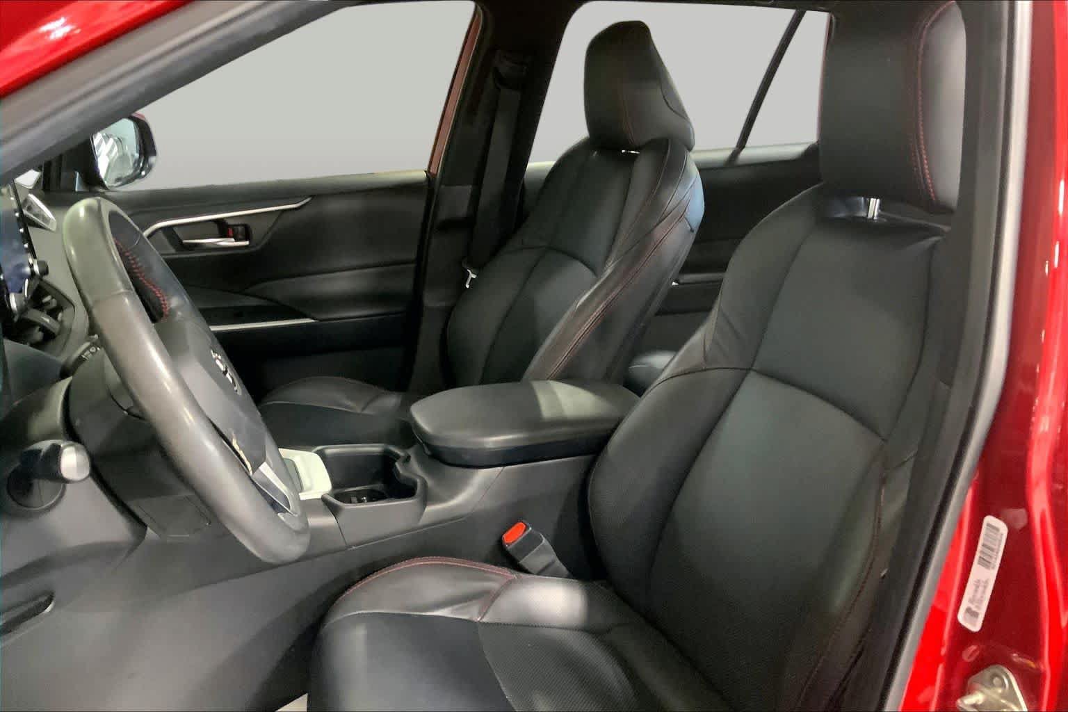Used 2022 Toyota RAV4 SE w/ Weather & Moonroof Package AWD/4WD image 8
