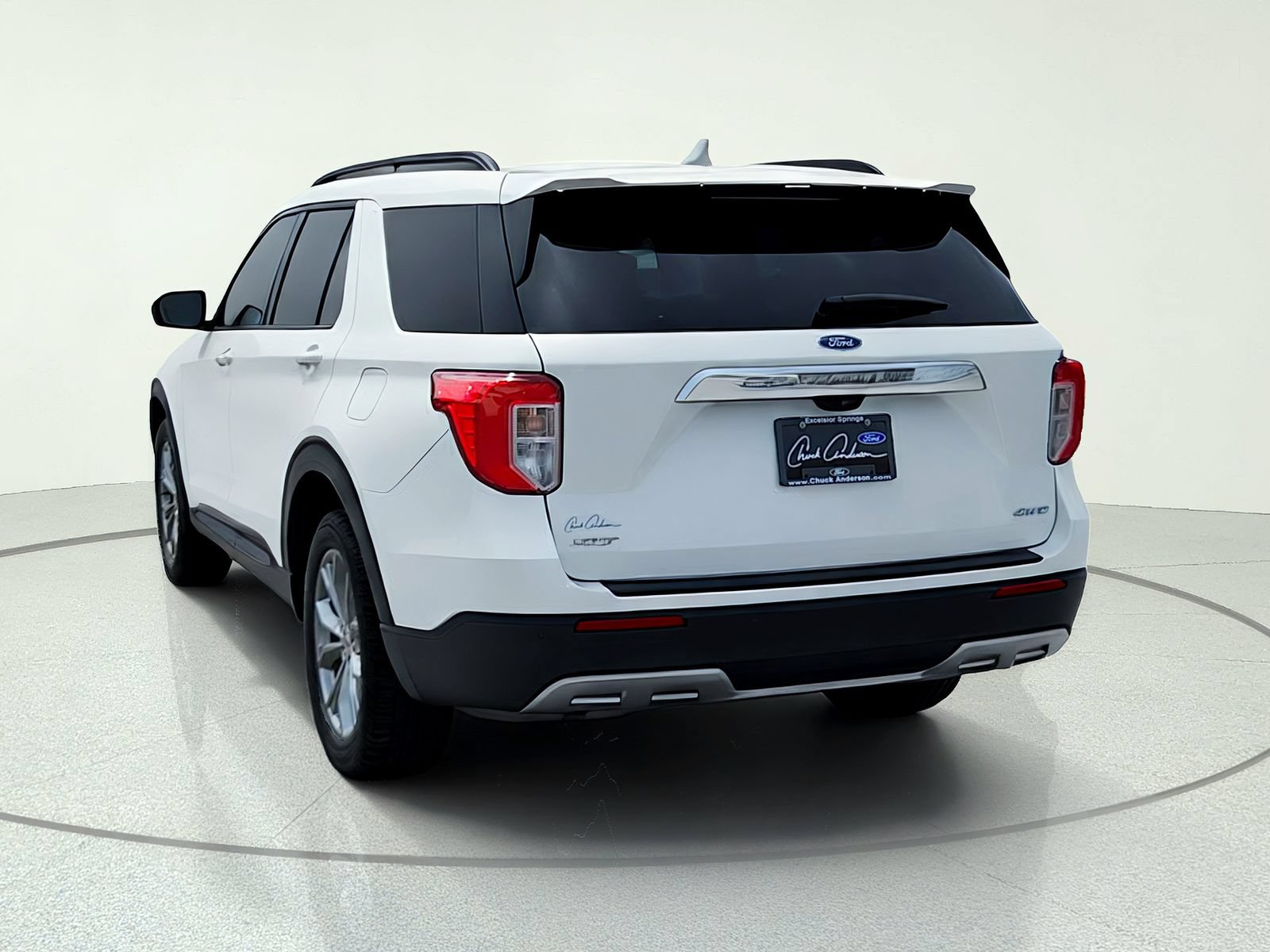 Used 2022 Ford Explorer XLT w/ Equipment Group 202A AWD/4WD image 6