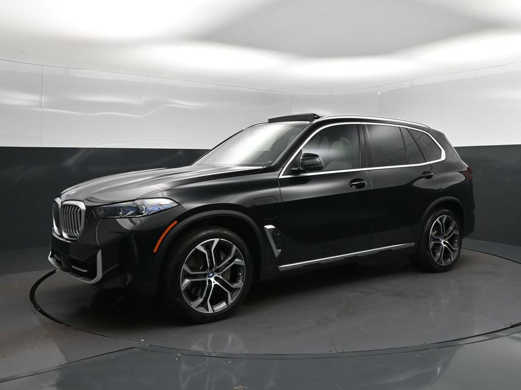 Certified 2024 BMW X5 xDrive50e w/ Premium Package AWD/4WD image 3