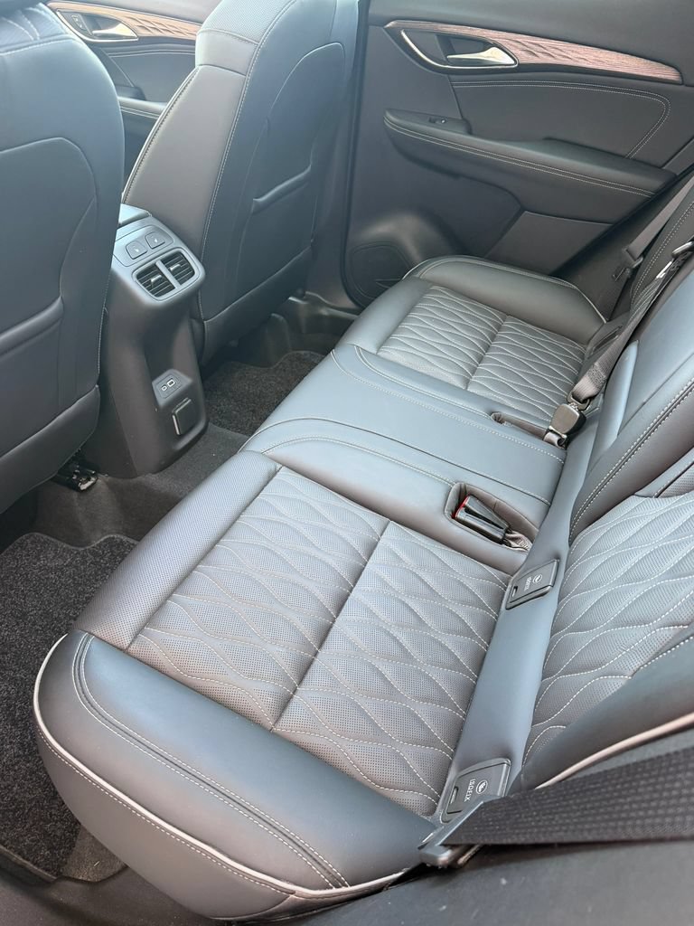 Used 2022 Buick Envision Avenir w/ Technology Package II AWD/4WD image 14