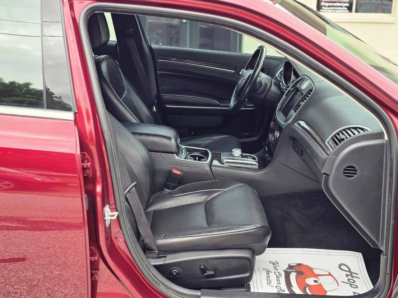 Used 2019 Chrysler 300 Limited AWD/4WD image 17