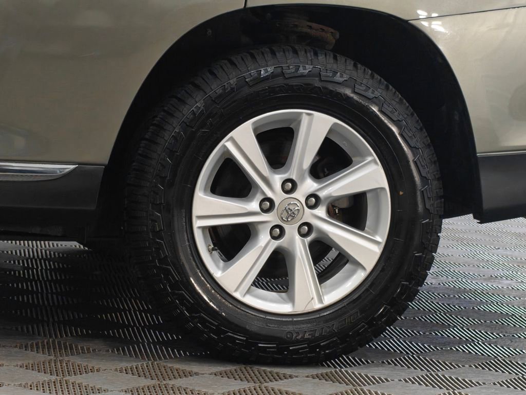 Used 2011 Toyota Highlander 4WD w/ Tech Pkg image 36