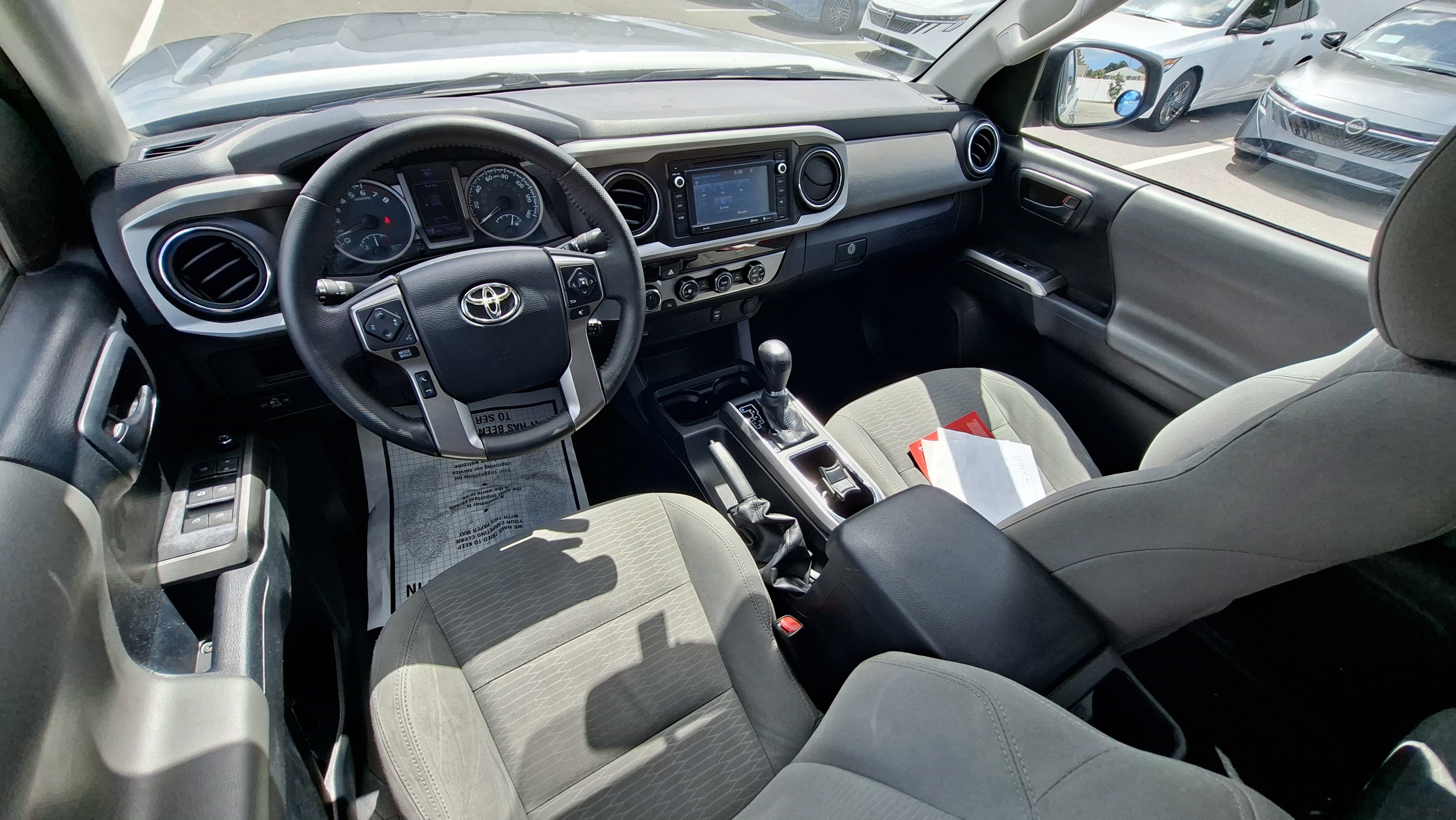 Used 2016 Toyota Tacoma SR5 w/ SR5 Appearance Package (SN) image 18