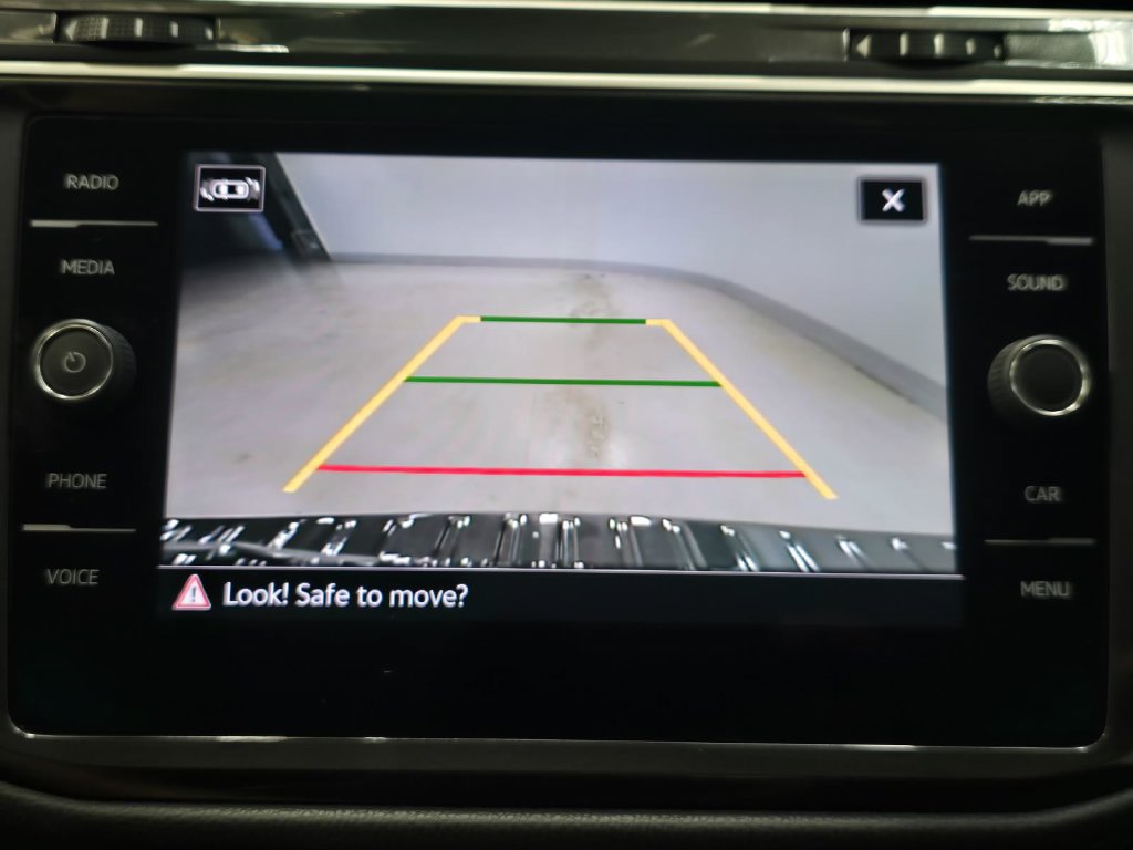 Used 2024 Volkswagen Tiguan SE FWD image 18