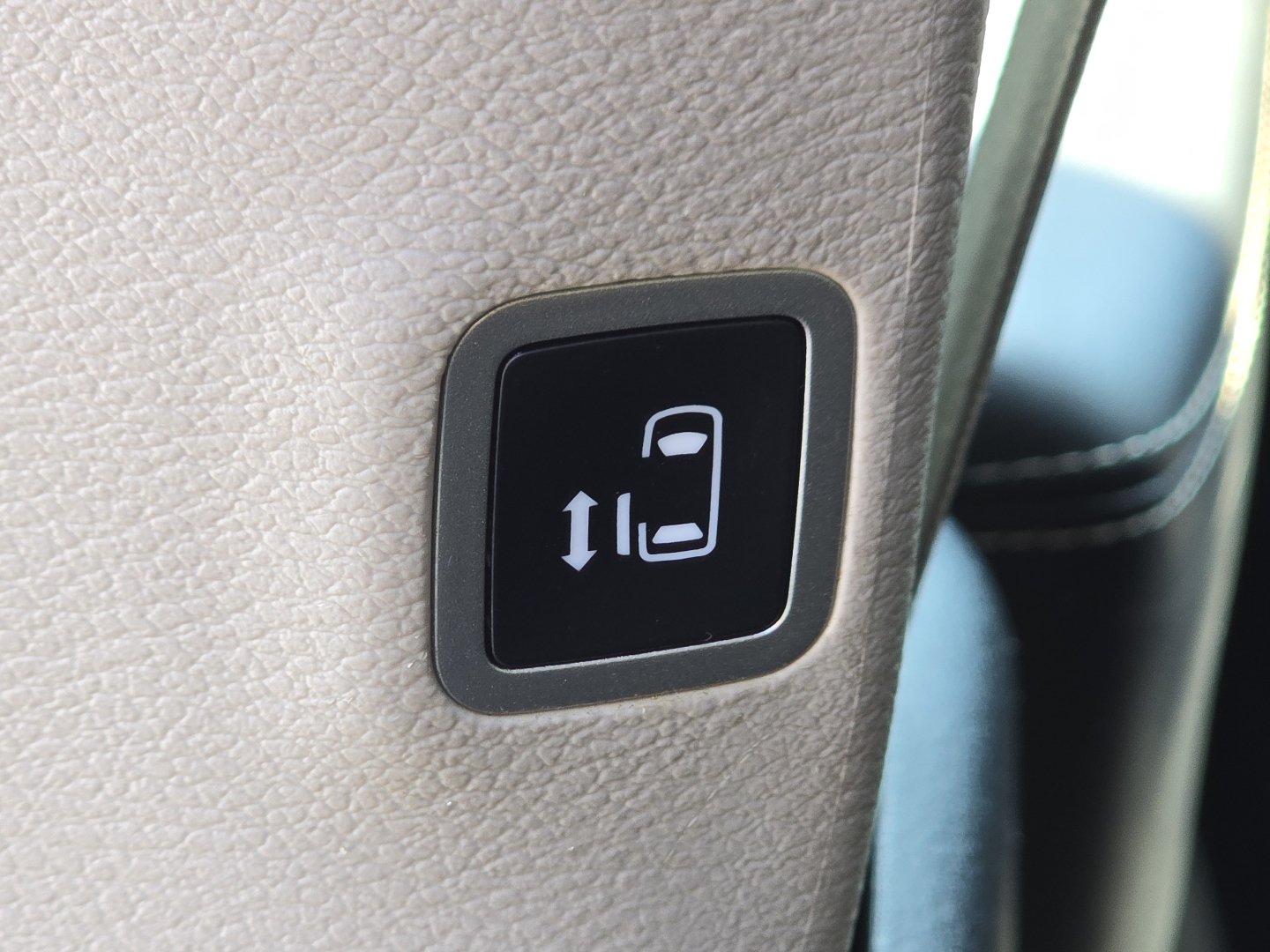 Used 2023 Chrysler Pacifica Touring-L FWD image 14