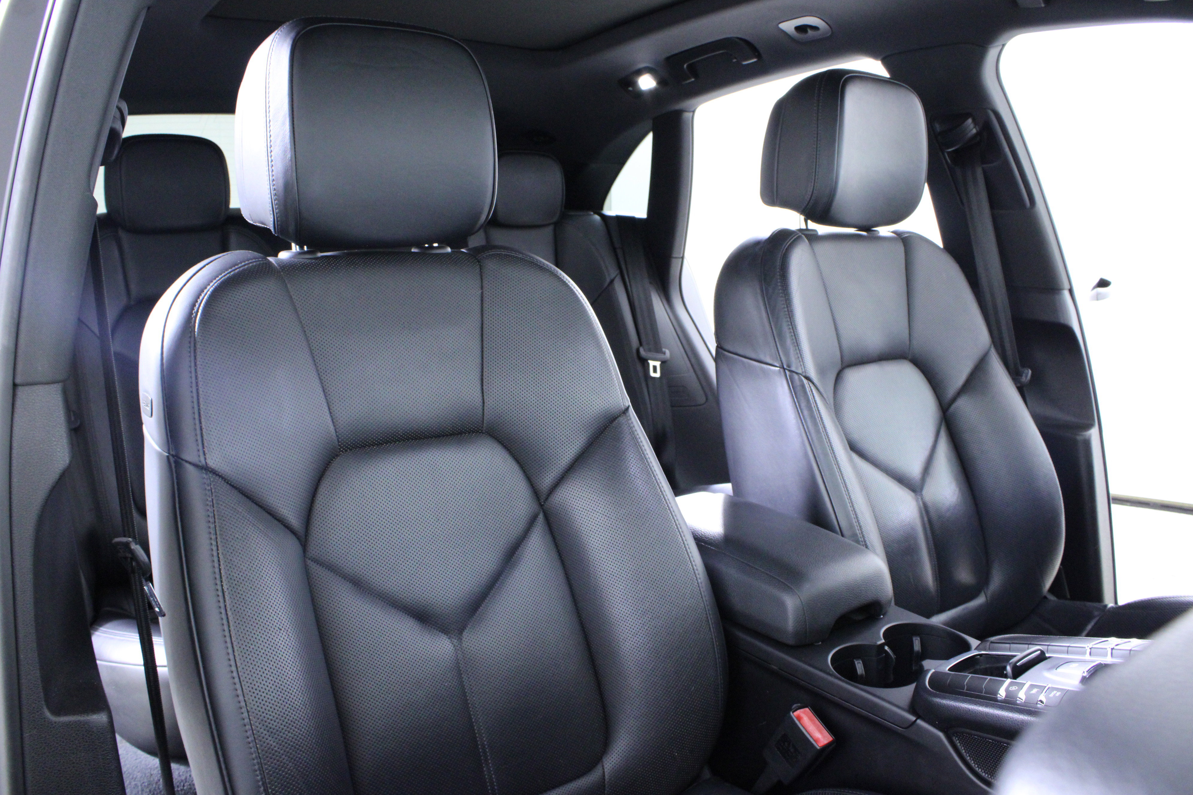 Used 2018 Porsche Macan image 18