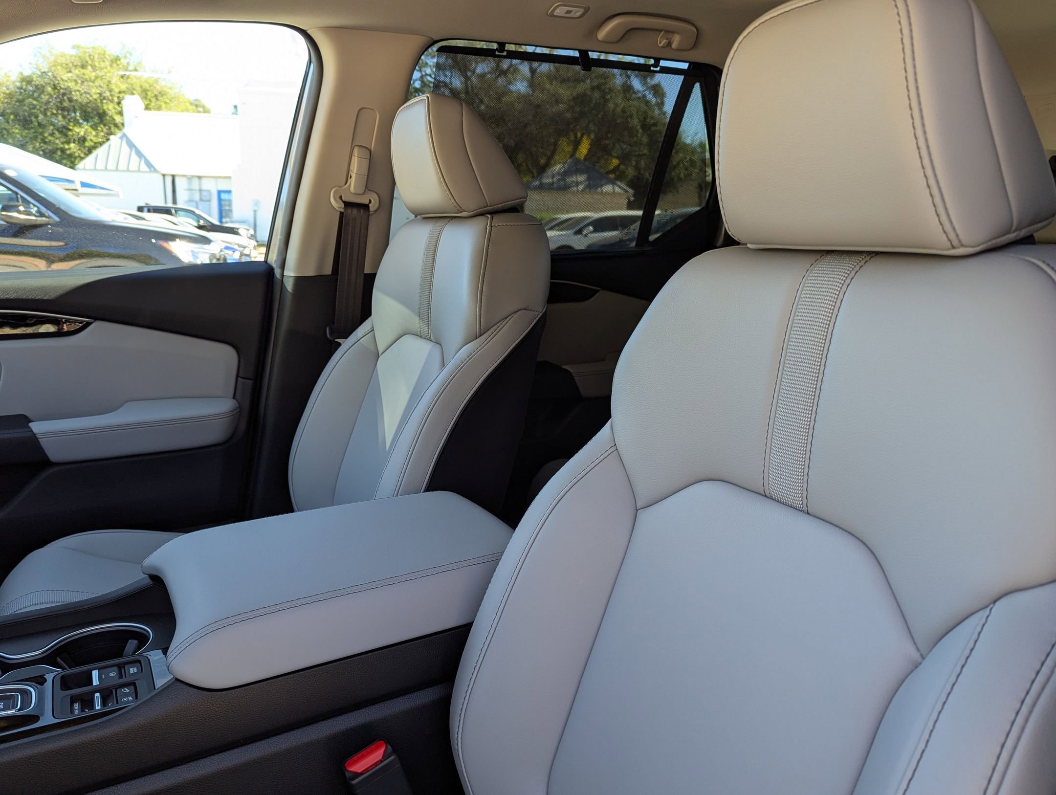 Used 2025 Honda Pilot Touring image 14