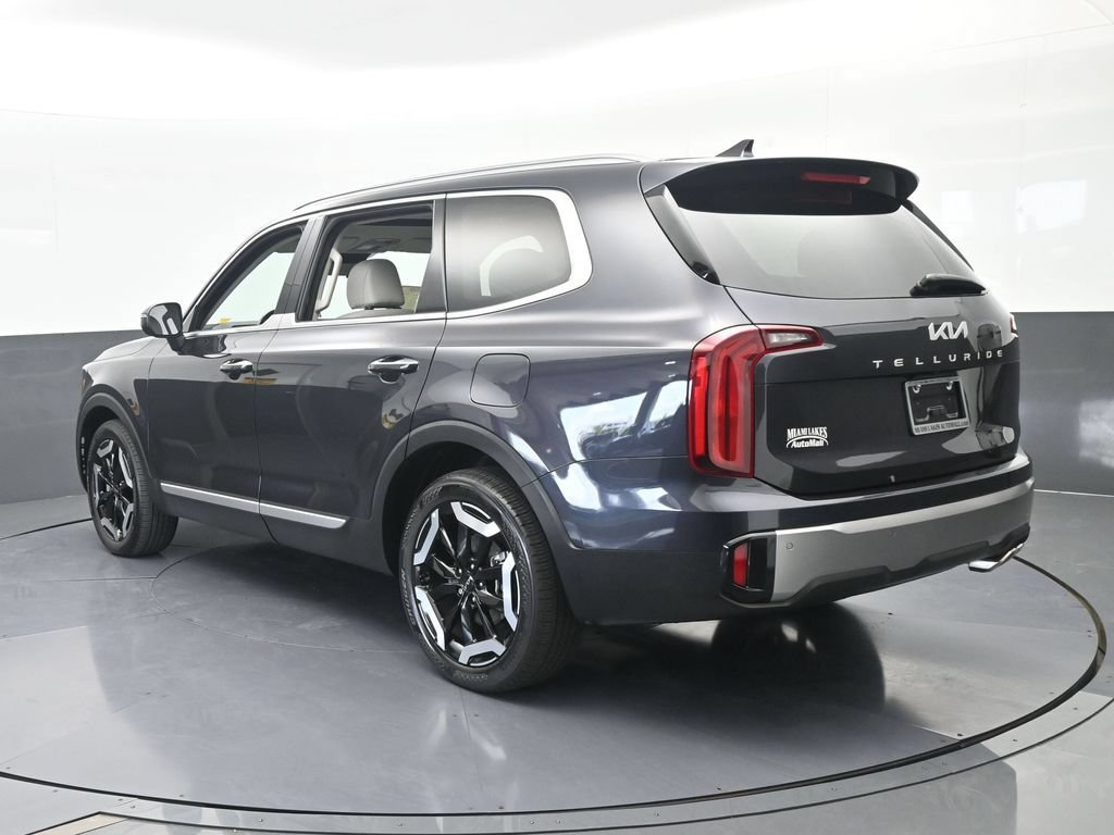 Used 2025 Kia Telluride S FWD image 4