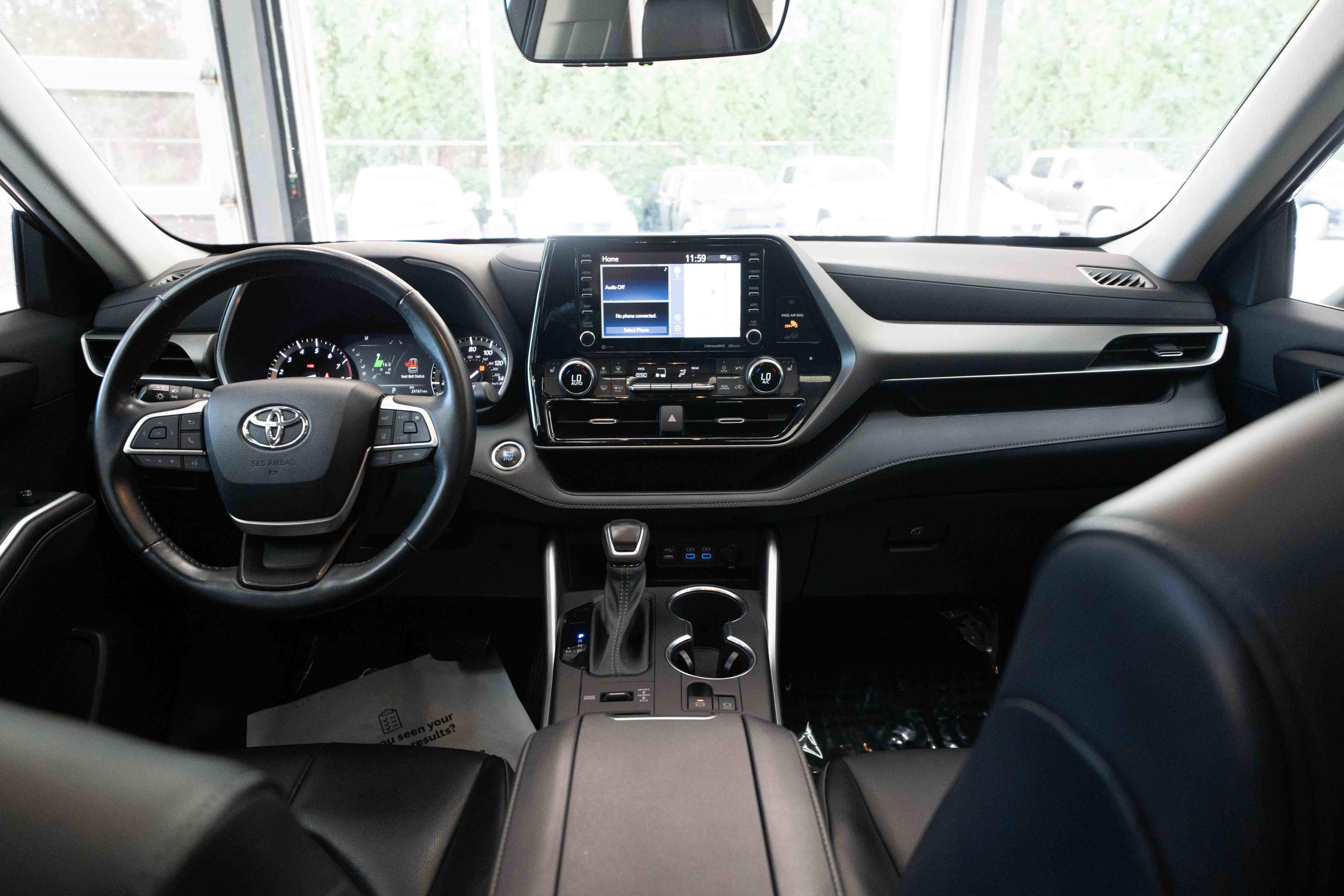 Used 2022 Toyota Highlander XLE AWD/4WD image 20