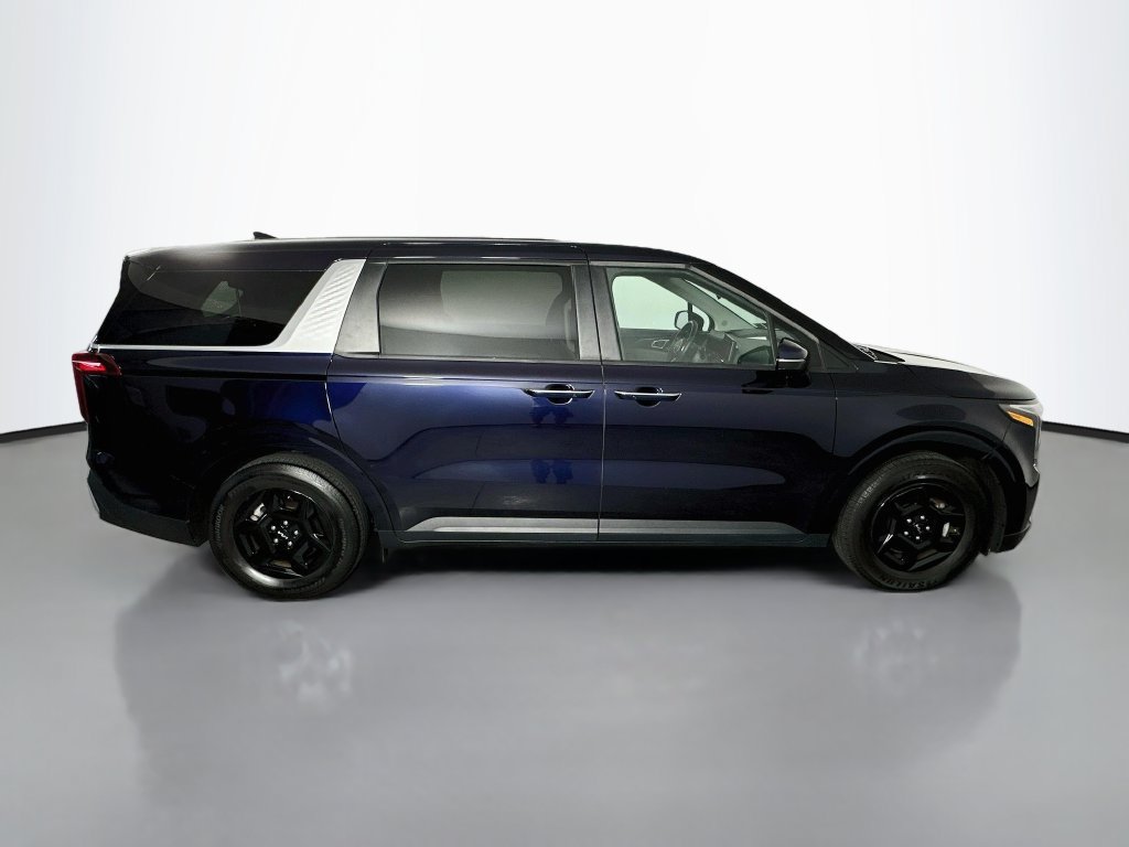 Used 2025 Kia Carnival FWD image 8