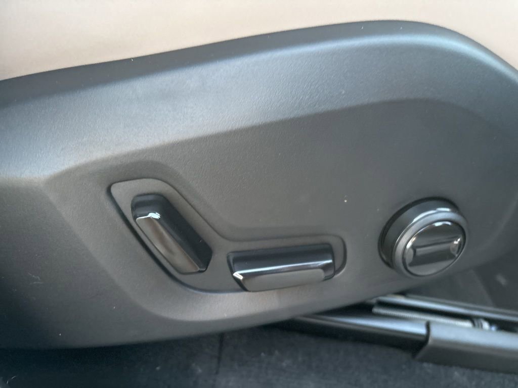 New 2026 Volvo XC90 B6 Plus w/ Protection Package Premier image 44