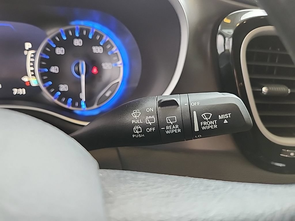 Used 2021 Chrysler Pacifica Touring FWD image 16