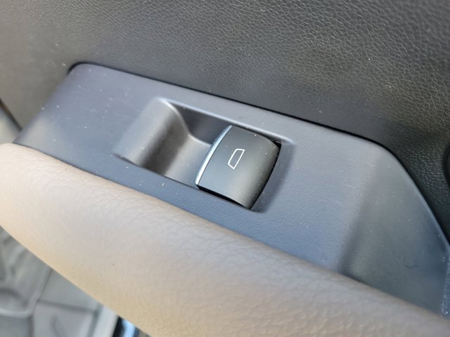 Used 2023 GMC Canyon Denali image 12